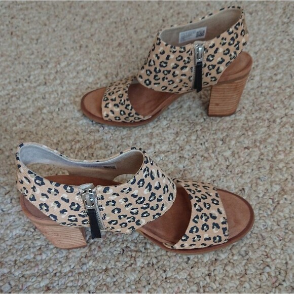 TOMS OrthoLite Majorca Cutout Sandals Natural Textured Cheetah size 7 - Picture 6 of 16
